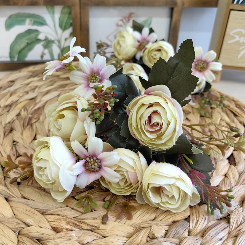 Искусственные цветы в Саратове | Цветы искусственные «Камелии с мелкоцветом», сиренево-молочные, букет