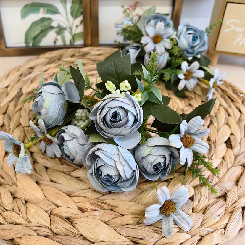 Искусственные цветы в Саратове | Цветы искусственные «Камелии с мелкоцветом», голубые, букет